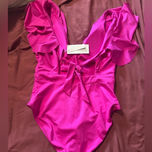 TRINA TURK swim & spa collection🩷Pink Ruffled women’s Swimsuit💦FLATTERING& FUN - Picture 4 of 13